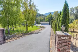 7695 N Applegate Rd, Grants Pass, OR 97527 - Photo 39