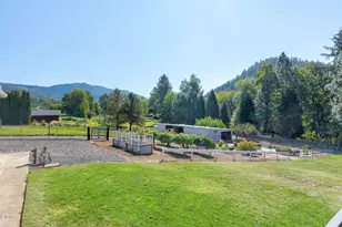 7695 N Applegate Rd, Grants Pass, OR 97527 - Photo 53
