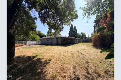 1209 N 10th Street, Central Point, OR 97502 - Photo 3