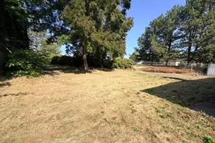 1209 N 10th St, Central Point, OR 97502 - Photo 15