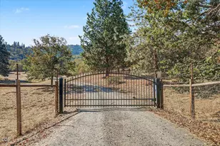 2094 Knowles Rd, Medford, OR 97501 - Photo 5