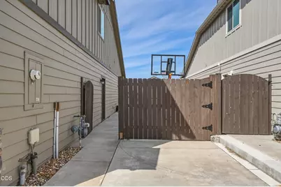 4421 SW Majestic Avenue, Redmond, OR 97756 - Photo 5