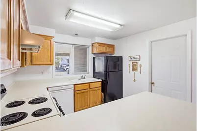 763 Columbine Way, Central Point, OR 97502 - Photo 9