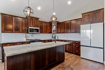 285 Reanna Way, Medford, OR 97501 - Photo 13