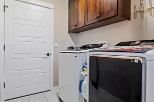 285 Reanna Way, Medford, OR 97501 - Photo 9