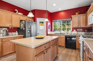 20652 White Dove Ln, Bend, OR 97702 - Photo 11