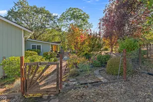 455 Crystal Dr, Grants Pass, OR 97527 - Photo 13