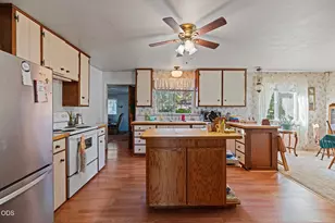 455 Crystal Dr, Grants Pass, OR 97527 - Photo 3