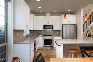 63154 Iner Loop, Bend, OR 97701 - Photo 9