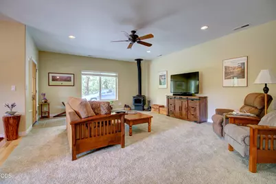 665 Winona Road, Grants Pass, OR 97526 - Photo 19