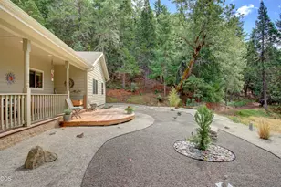 665 Winona Rd, Grants Pass, OR 97526 - Photo 3