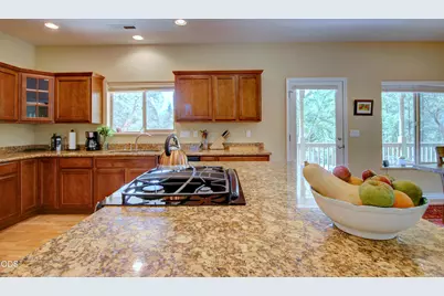 665 Winona Road, Grants Pass, OR 97526 - Photo 17