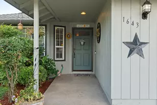 1643 Jessica Cir, Central Point, OR 97502 - Photo 5