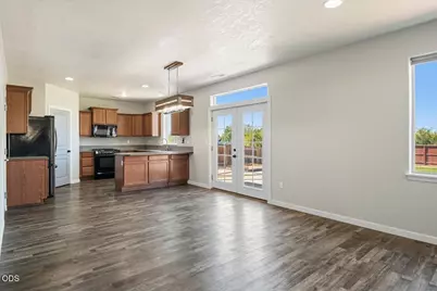 2671 NE 6th Drive, Redmond, OR 97756 - Photo 13