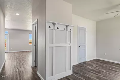 2671 NE 6th Drive, Redmond, OR 97756 - Photo 3
