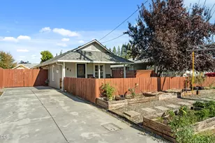 761 Hazel St, Central Point, OR 97502 - Photo 1