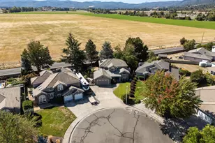 105 Amanda Ct, Central Point, OR 97502 - Photo 45