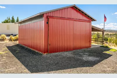 1095 NE Henderson Drive, Madras, OR 97741 - Photo 5