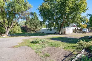 2357 Ross Ln, Medford, OR 97501 - Photo 9