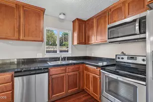 1800 Crater Lake Ave, Medford, OR 97504 - Photo 13