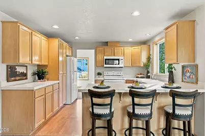 3810 SW Volcano Place, Redmond, OR 97756 - Photo 9