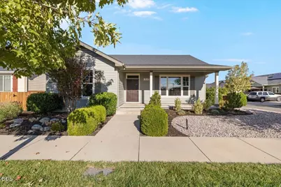 510 Stone Pointe Drive, Central Point, OR 97502 - Photo 1