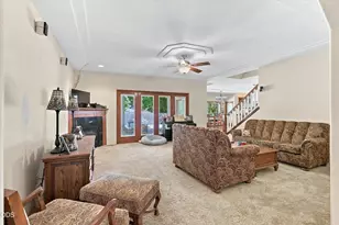 4059 Cherry Ln, Medford, OR 97504 - Photo 3