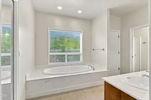 4059 Cherry Ln, Medford, OR 97504 - Photo 21