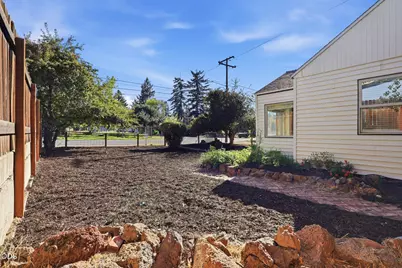 504 NE Dekalb Avenue, Bend, OR 97701 - Photo 35