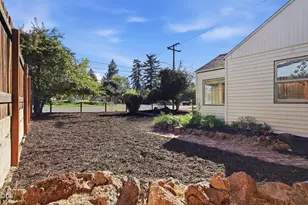 504 NE Dekalb Ave, Bend, OR 97701 - Photo 35