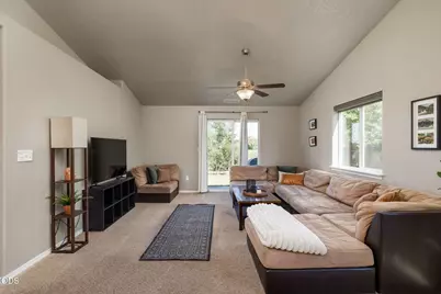 2721 NE 6th Drive, Redmond, OR 97756 - Photo 15