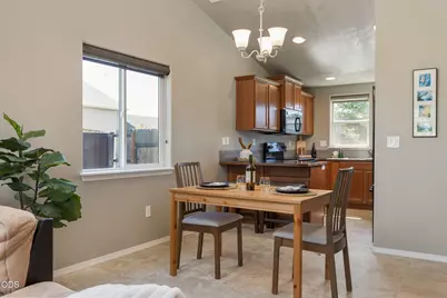 2721 NE 6th Drive, Redmond, OR 97756 - Photo 11