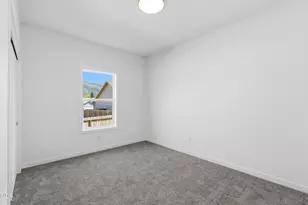 777 Kendall Dr, Grants Pass, OR 97527 - Photo 15