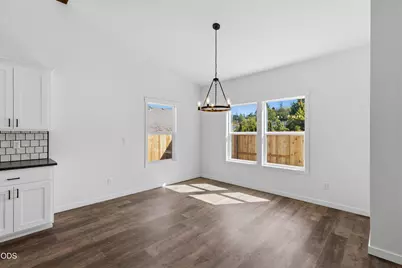 777 Kendall Drive, Grants Pass, OR 97527 - Photo 5