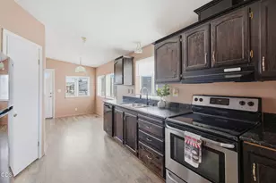 4729 S Pacific Hwy, Phoenix, OR 97535 - Photo 11