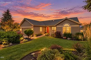 954 Yosemite Falls Dr, Redmond, OR 97756 - Photo 1
