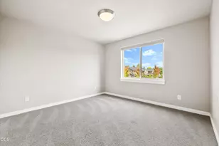 20991 NE Legend Pl, Bend, OR 97701 - Photo 37