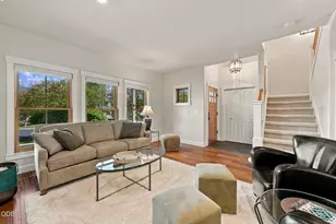 671 W Jefferson Ave, Sisters, OR 97759 - Photo 5