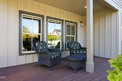 671 W Jefferson Avenue, Sisters, OR 97759 - Photo 3