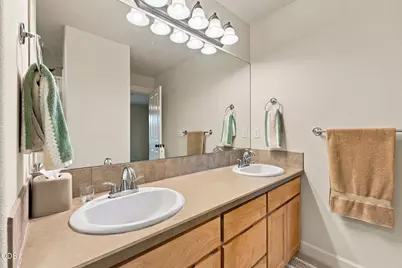 671 W Jefferson Avenue, Sisters, OR 97759 - Photo 19