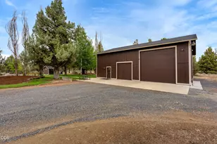 65855 61st St, Bend, OR 97703 - Photo 5