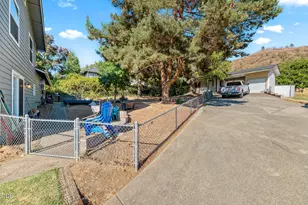 757 NE Tokay, Grants Pass, OR 97526 - Photo 37
