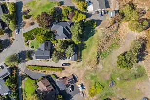 757 NE Tokay, Grants Pass, OR 97526 - Photo 9