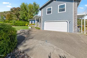 757 NE Tokay, Grants Pass, OR 97526 - Photo 7