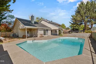 1499 La Loma Dr, Medford, OR 97504 - Photo 3