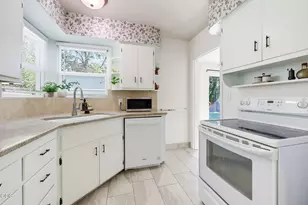 2418 Hillcrest Rd, Medford, OR 97504 - Photo 15
