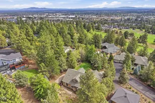 2879 NW Fairway Heights Dr, Bend, OR 97703 - Photo 35