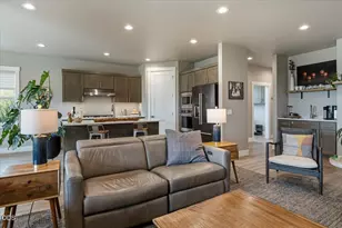 2703 NW 25th St, Redmond, OR 97756 - Photo 13