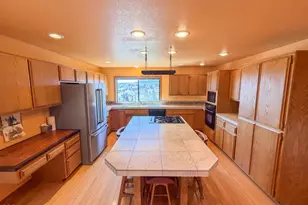 1640 Ridgecrest Dr, Klamath Falls, OR 97601 - Photo 11