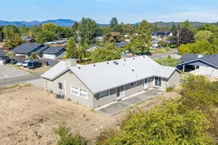 895 Coutant Ln, Grants Pass, OR 97527 - Photo 7